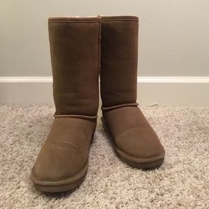 Brown winter boots